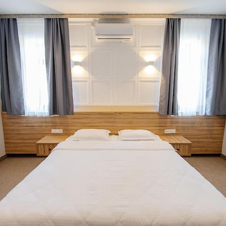 281 Hotel Бишкек Екстериор снимка