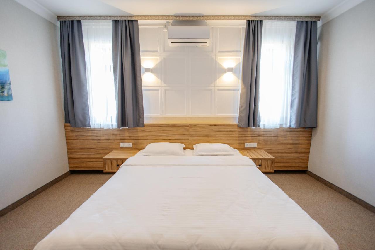 281 Hotel Бишкек Екстериор снимка