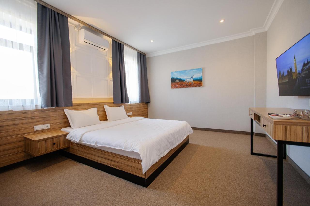 281 Hotel Бишкек Екстериор снимка