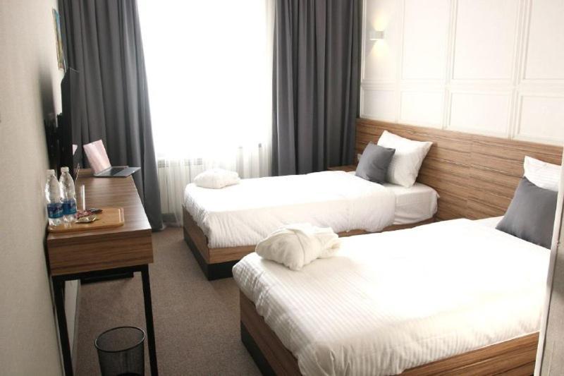 281 Hotel Бишкек Екстериор снимка