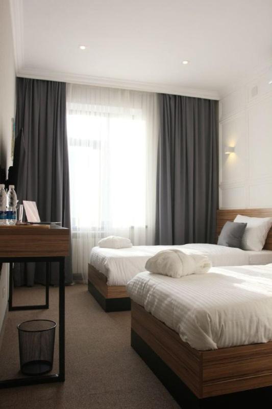 281 Hotel Бишкек Екстериор снимка